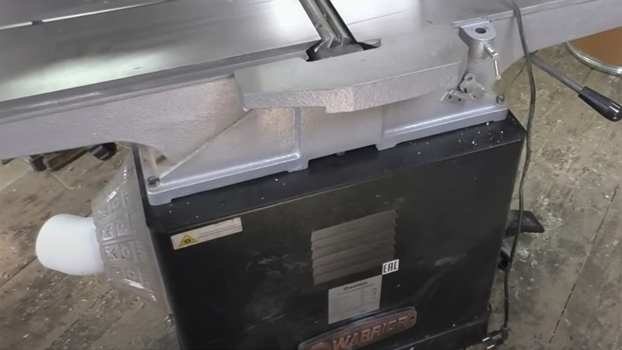 Устанавливаю спиральный вал Helical 200 мм, на фуганок - Warrior W0103FL