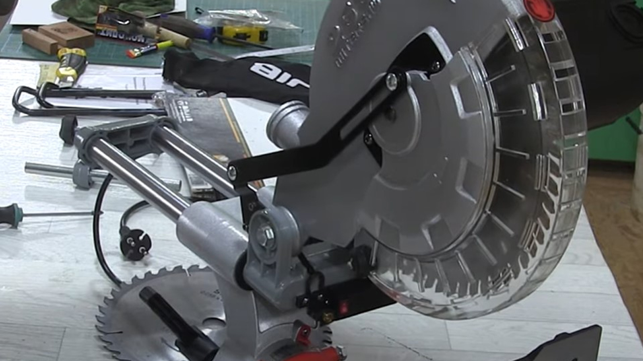 Торцовочная пила JIB 7255G