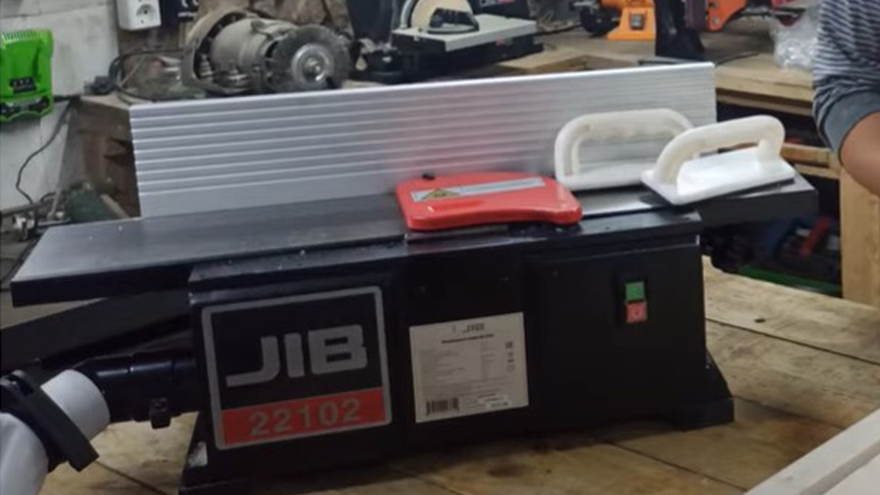 Этот инструмент просто обязан быть у каждого плотника!